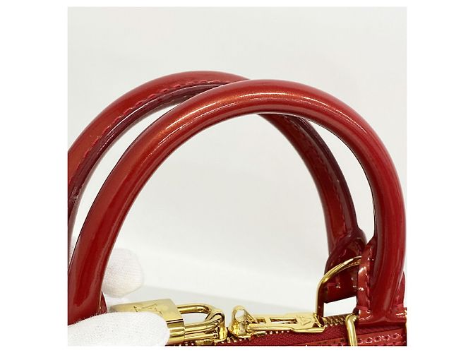 Sac à main Louis Vuitton Alma PM Vernis Rouge - vue 8
