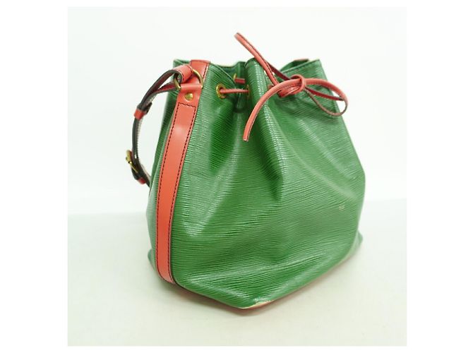 Noe Borsa a tracolla Louis Vuitton Epi Petit Noé Rosso - vista 2