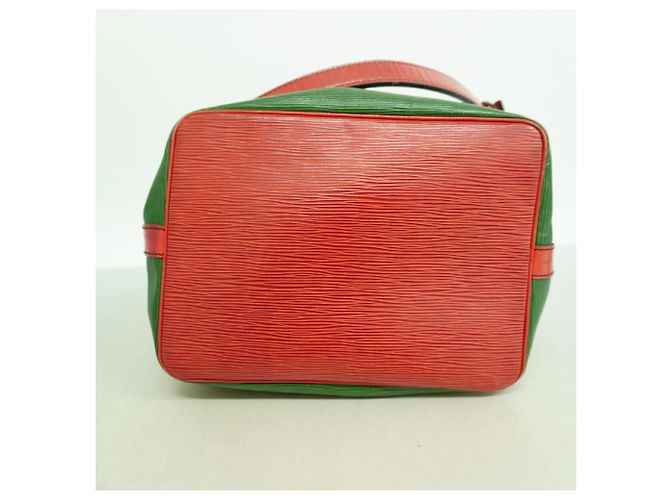 Noe Borsa a tracolla Louis Vuitton Epi Petit Noé Rosso - vista 3