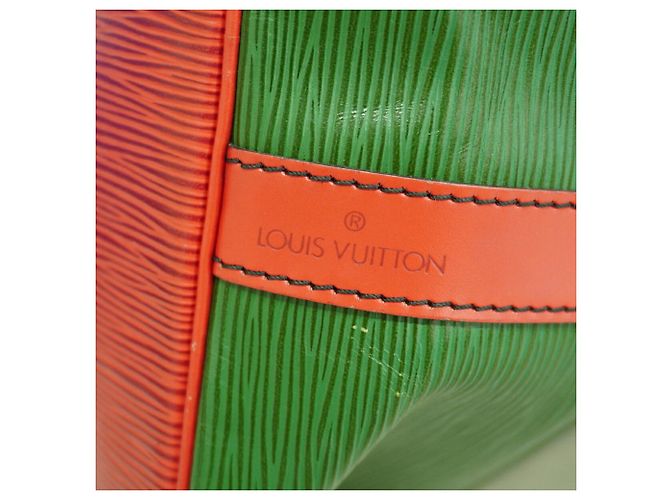 Noe Borsa a tracolla Louis Vuitton Epi Petit Noé Rosso - vista 5