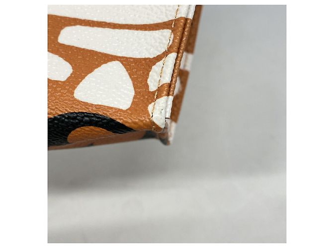 Louis Vuitton LV Crafty Pochette Toilette 26 Naranja - vista 6