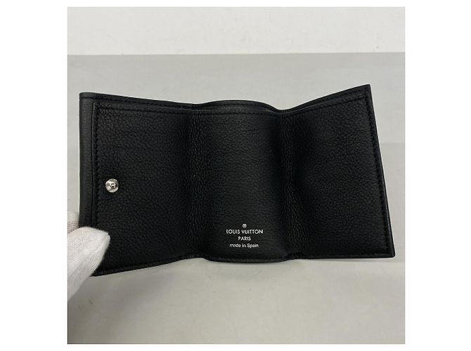 Louis Vuitton Portefeuille Lock Mini Tri-fold Wallet Preto - vista 3