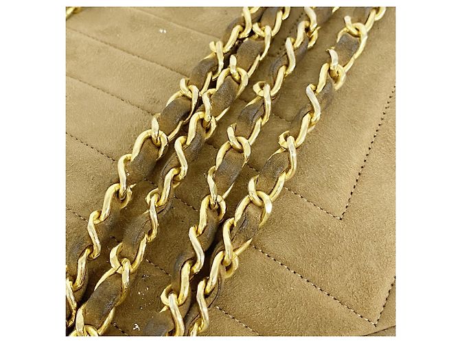 Sac à épaule Chanel en daim marron - vue 10