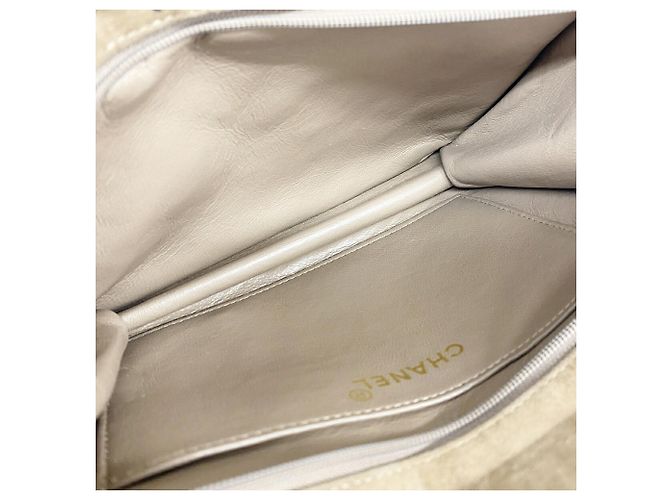 Sac à épaule Chanel en daim marron - vue 4