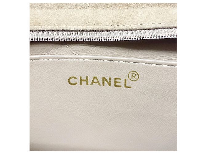 Sac à épaule Chanel en daim marron - vue 5