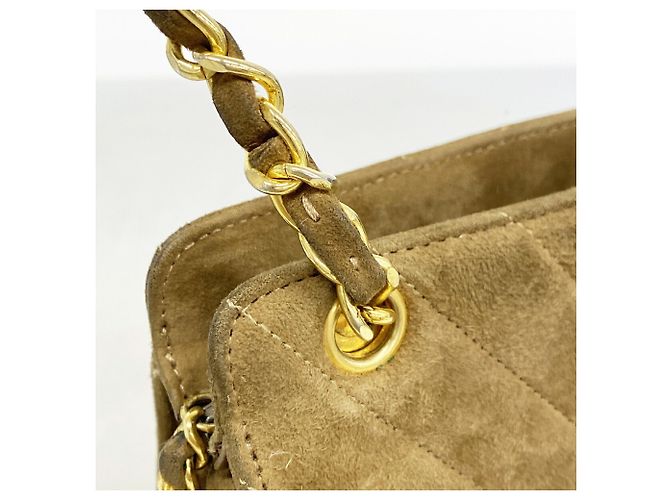 Sac à épaule Chanel en daim marron - vue 9