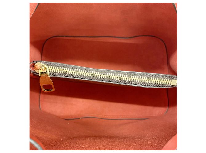 Néonoé Bolso de hombro Louis Vuitton Monogram NeoNoe Roja - vista 4