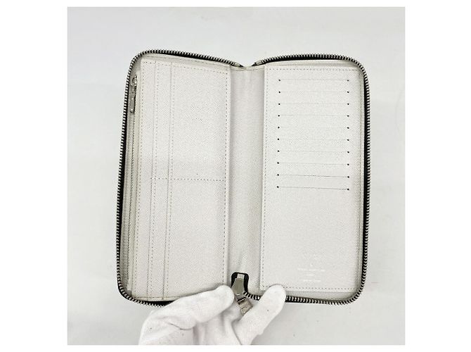 Louis Vuitton Taigarama Zippy Wallet Vertical M30446 White - view 3