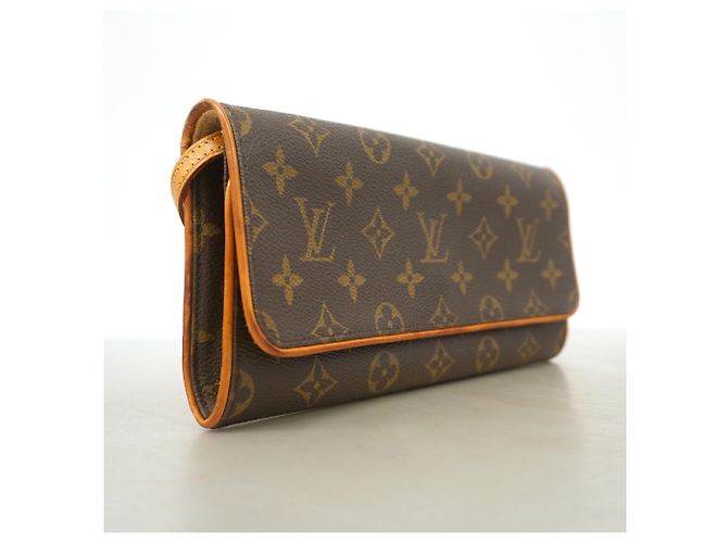 Bolsa de Ombro Louis Vuitton Monogram Pochette Twin GM Marrom - vista 2
