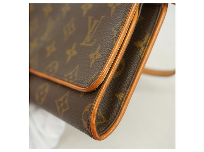 Bolsa de Ombro Louis Vuitton Monogram Pochette Twin GM Marrom - vista 6