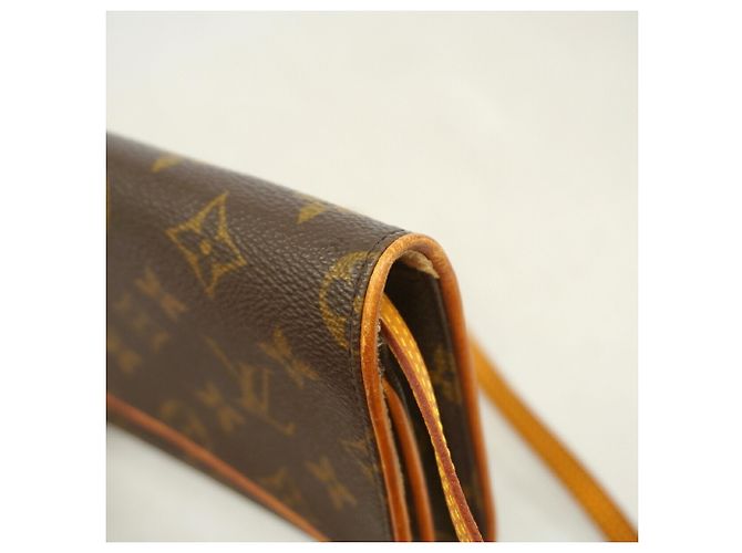 Bolsa de Ombro Louis Vuitton Monogram Pochette Twin GM Marrom - vista 7