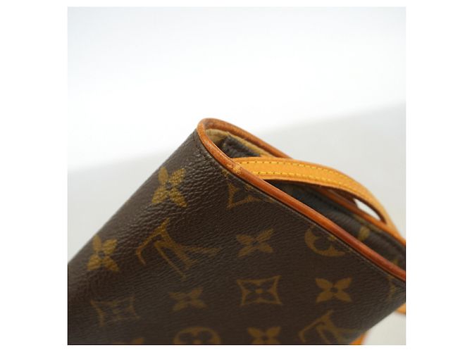 Bolsa de Ombro Louis Vuitton Monogram Pochette Twin GM Marrom - vista 8
