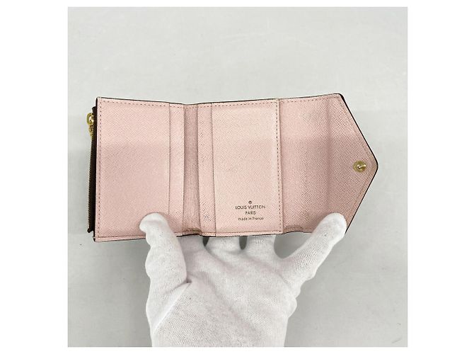 Portefeuille Tri-fold Louis Vuitton en Rose Ballerine - vue 3