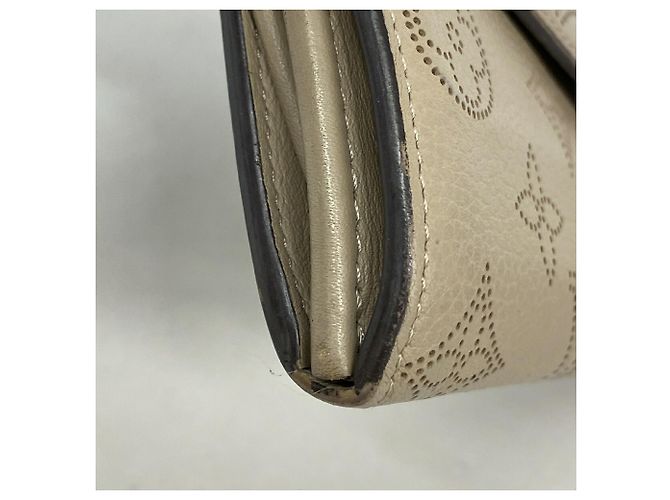 Louis Vuitton Mahina Portefeuille Iris Long Wallet - view 7