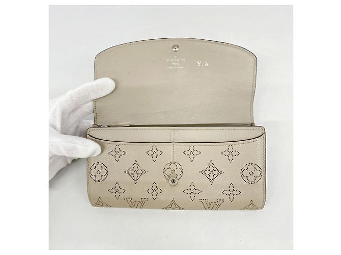 Louis Vuitton Mahina Portefeuille Iris Long Wallet - view 9