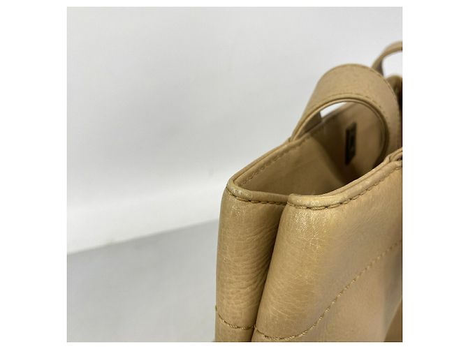 Bolso Tote Chanel de piel beige - vista 8