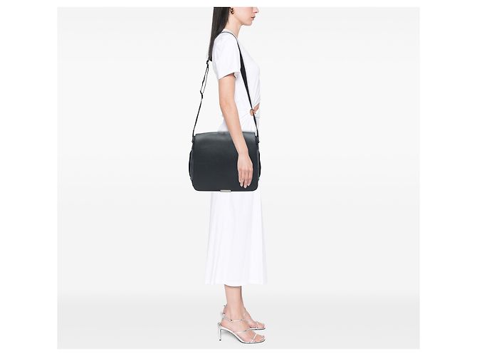 Louis Vuitton Black Taiga Viktor Negro - vista 7