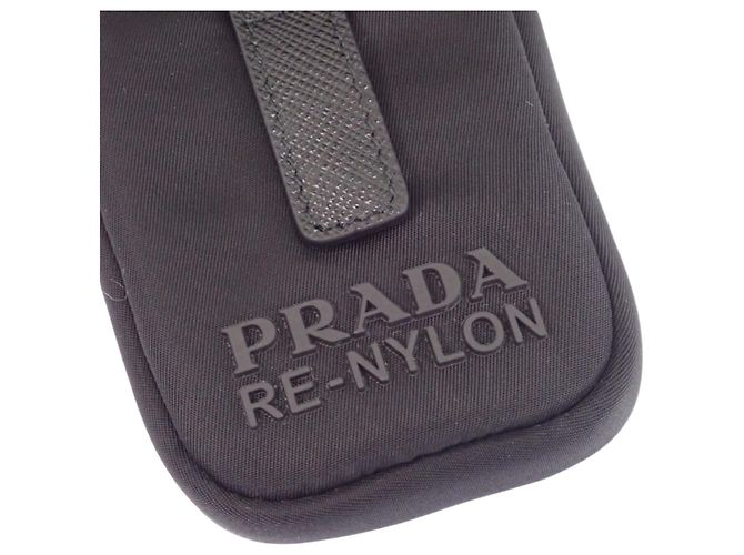 Sac messager Prada en Re-Nylon noir avec garnitures en Saffiano et double boucle - vue 11