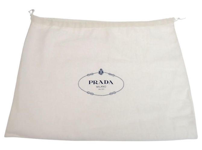 Sac messager Prada en Re-Nylon noir avec garnitures en Saffiano et double boucle - vue 16