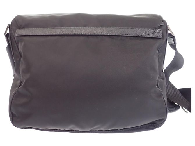 Sac messager Prada en Re-Nylon noir avec garnitures en Saffiano et double boucle - vue 2