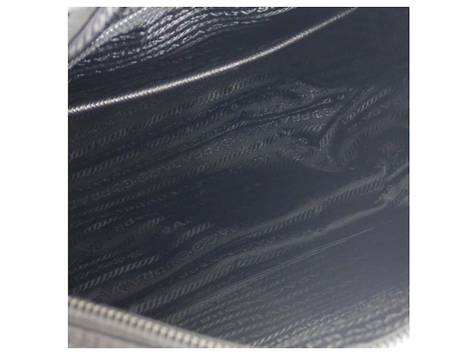 Sac messager Prada en Re-Nylon noir avec garnitures en Saffiano et double boucle - vue 4