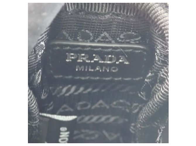 Sac messager Prada en Re-Nylon noir avec garnitures en Saffiano et double boucle - vue 7