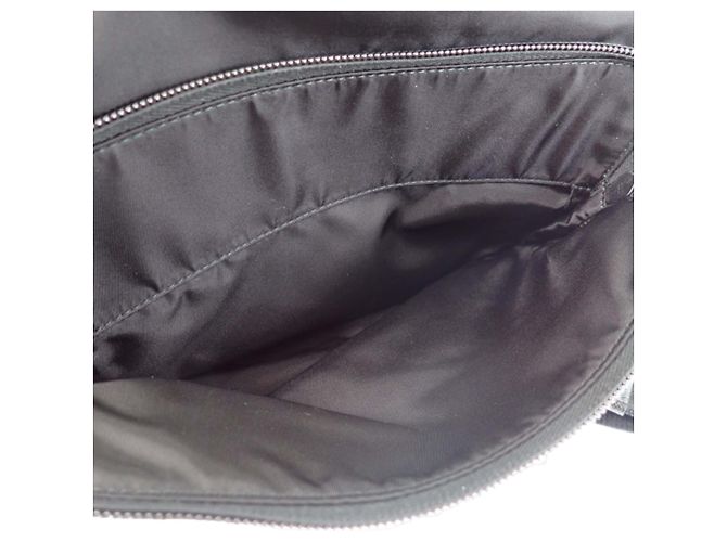 Sac messager Prada en Re-Nylon noir avec garnitures en Saffiano et double boucle - vue 8