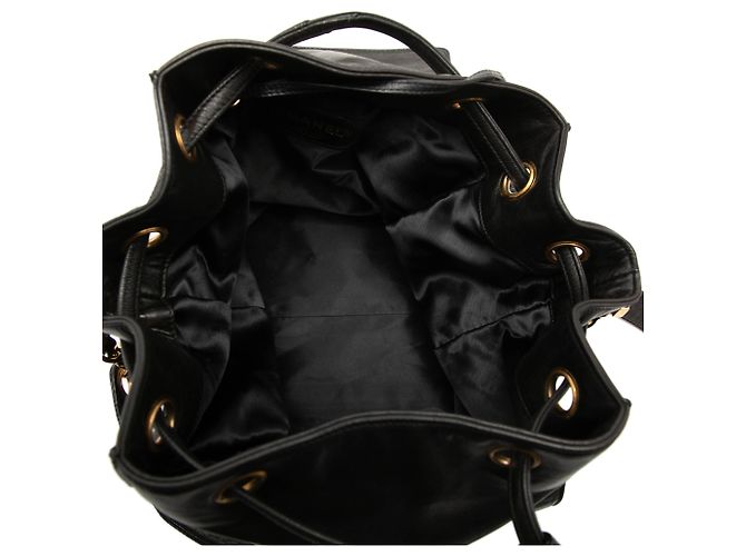 Chanel Black CC Lambskin Beuteltasche mit Kordzug Schwarz - Ansicht 4