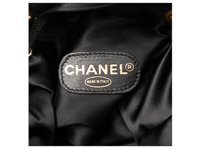 Chanel Black CC Lambskin Beuteltasche mit Kordzug Schwarz - Ansicht 5