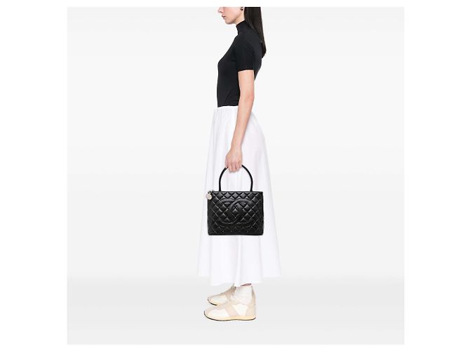 Borsa Tote Chanel Black Caviar Medallion Nero - vista 7