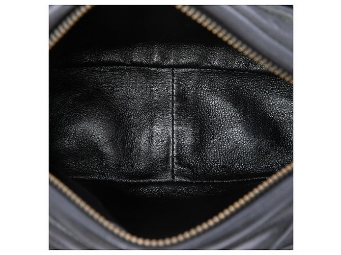 Bolsa Camera Chanel em pele de cordeiro acolchoada preta com tassel CC Preto - vista 4