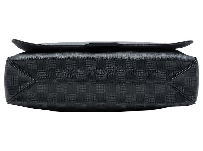 Louis Vuitton Black Damier Graphite District MM Noir - vue 3