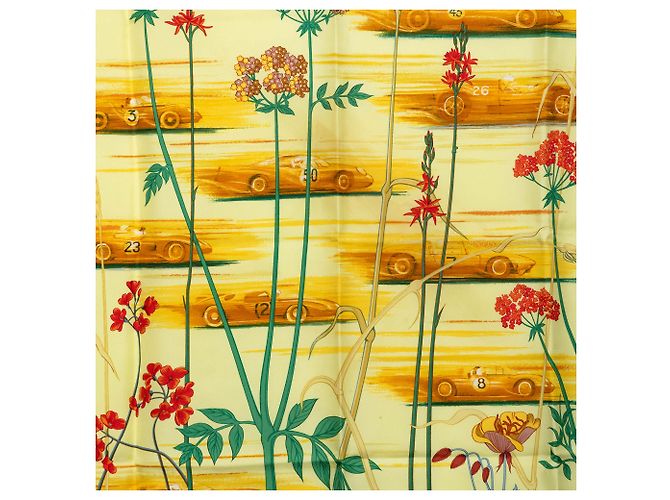 Pañuelo de seda Hermès Yellow Les Bolides 90 - vista 2