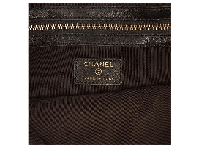 Chanel Clutch Mademoiselle O Case in pelle di pecora matelassé nera Medium Nero - vista 5