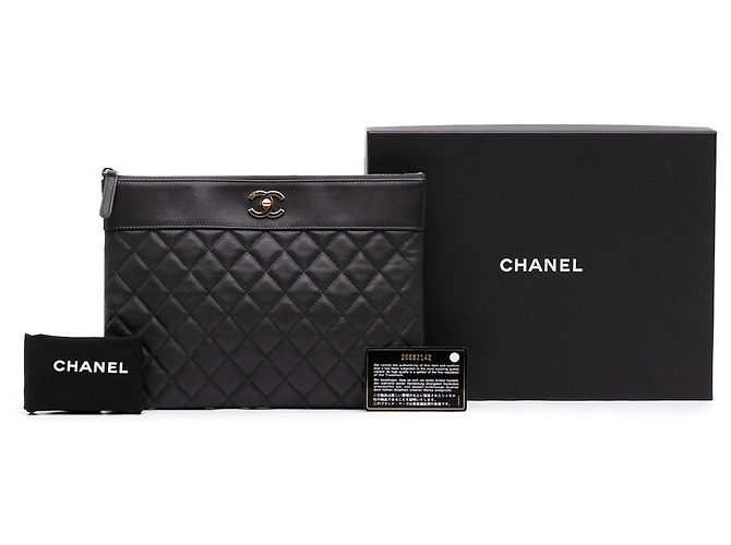 Chanel Clutch Mademoiselle O Case in pelle di pecora matelassé nera Medium Nero - vista 7