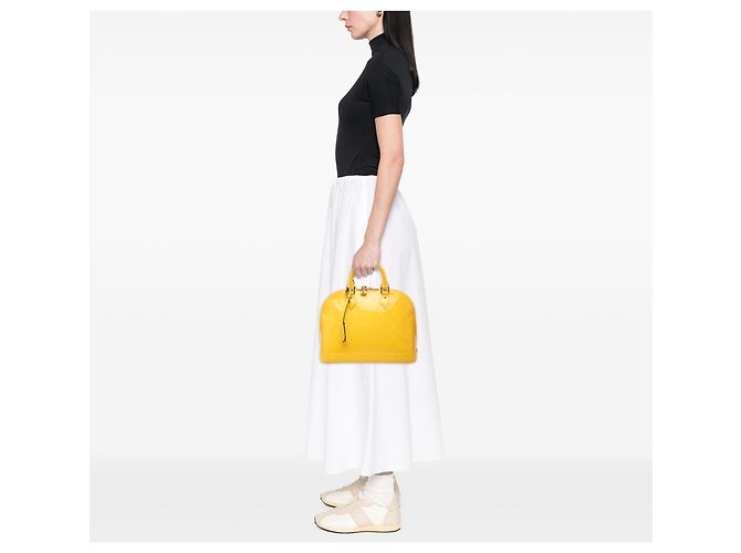 Louis Vuitton Yellow Monogram Vernis Alma PM Amarillo - vista 7