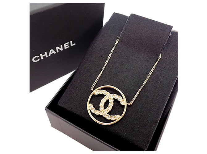 Collana Chanel Gold CC Placcata Oro con Pendente Rotondo Strass D'oro - vista 12
