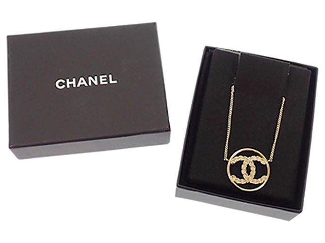 Collana Chanel Gold CC Placcata Oro con Pendente Rotondo Strass D'oro - vista 14