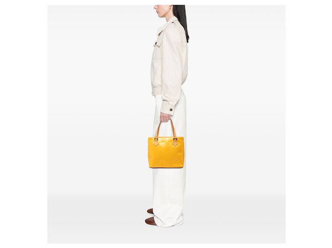 Louis Vuitton Yellow Monogram Vernis Houston Jaune - vue 7