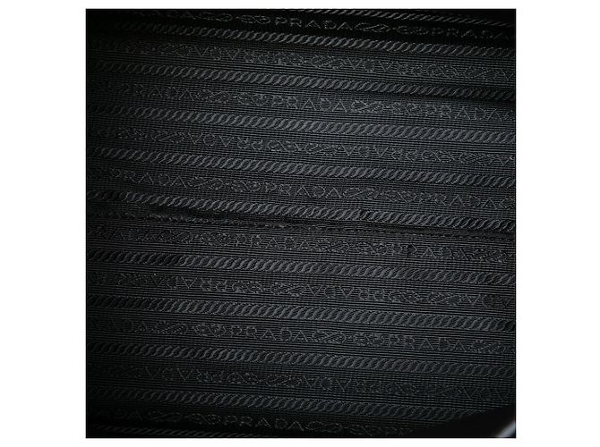 Prada Borsa Satchel Monochrome Piccola in Pelle Saffiano Nera Nero - vista 4