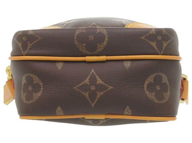 Bolsa de Ombro Louis Vuitton Amazon Monogram Marrom Monograma - vista 3