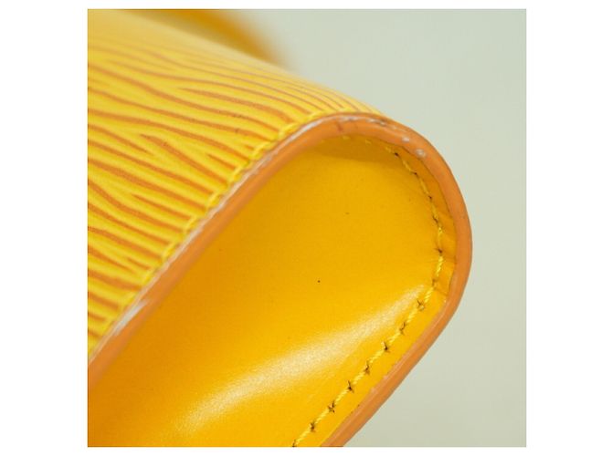 Bolso de hombro Louis Vuitton Epi Arche Amarillo - vista 6
