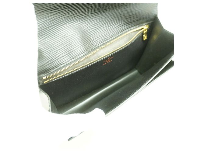 Sac pochette Louis Vuitton en cuir Epi Noir - vue 4