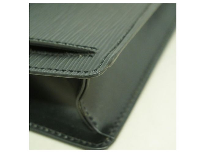 Sac pochette Louis Vuitton en cuir Epi Noir - vue 6