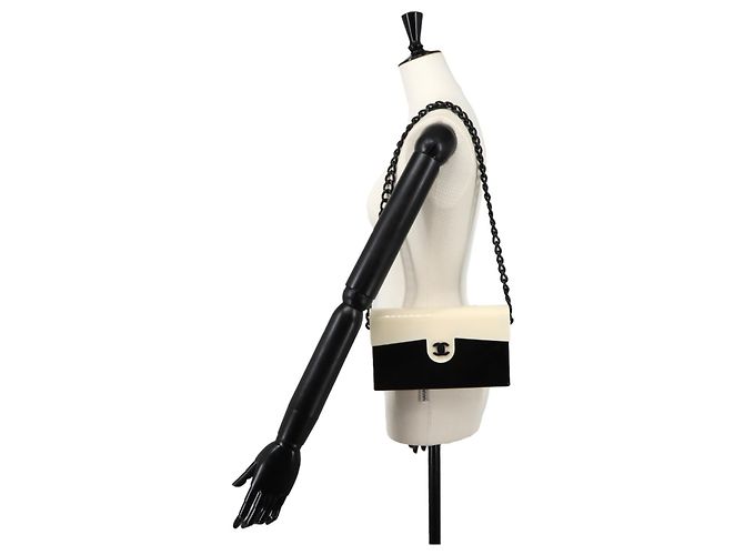 Chanel Bicolor Schultertasche mit Kette Schwarz Weiß - Ansicht 10