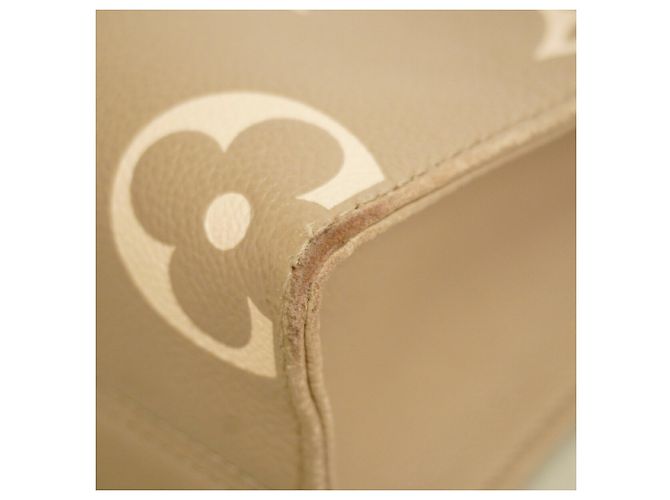 Louis Vuitton Monogram Empreinte Bicolor OnTheGo PM Handtasche Grau Roh - Ansicht 6