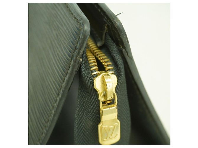 Sac à main Louis Vuitton Epi Triangle Noir - vue 7