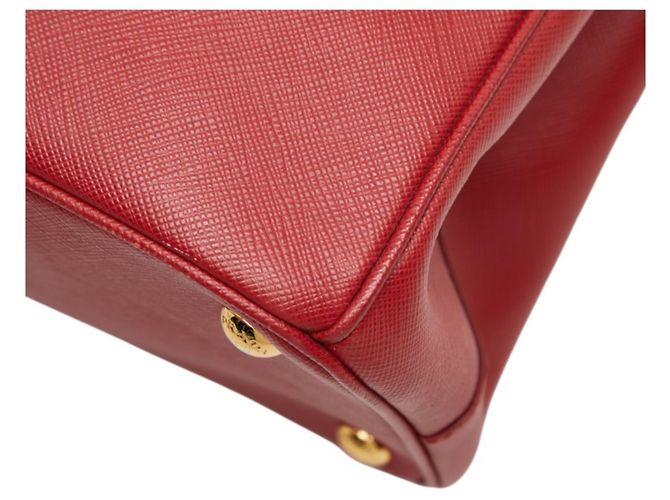 Saffiano Sac à main Prada avec plaque logo triangle Rouge - vue 6