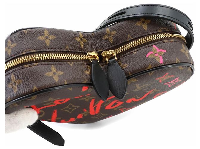 Louis Vuitton Monogram Sac Coeur Falling in Love Heart Shoulder Handbag Monogramma - vista 9