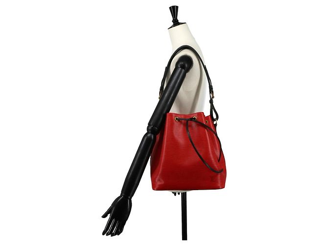 Borsa a tracolla Louis Vuitton Epi Petit Noe Nero Rosso - vista 10